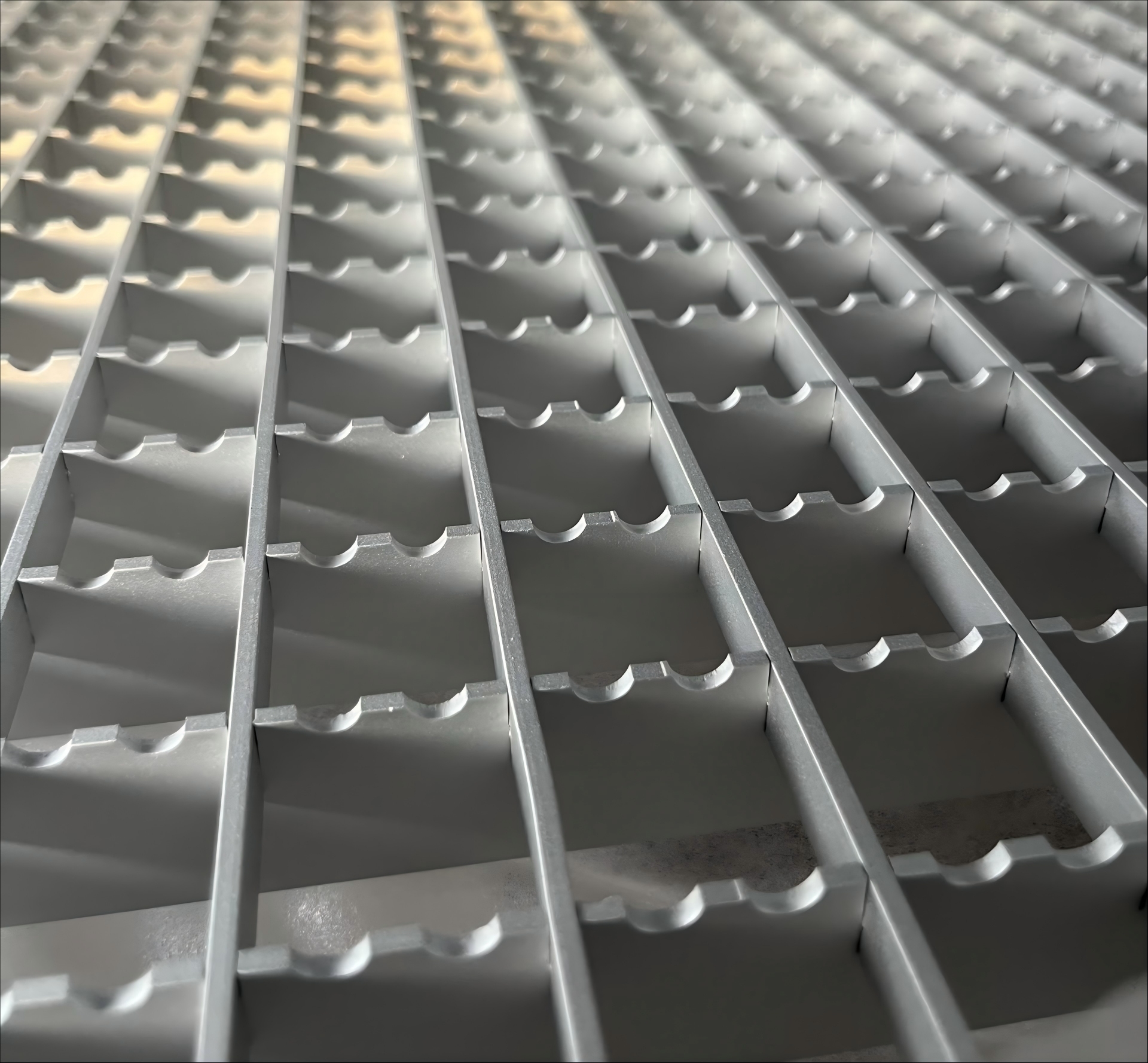 OEM Aluminum Grating: Durable Solutions for Industrial Applications